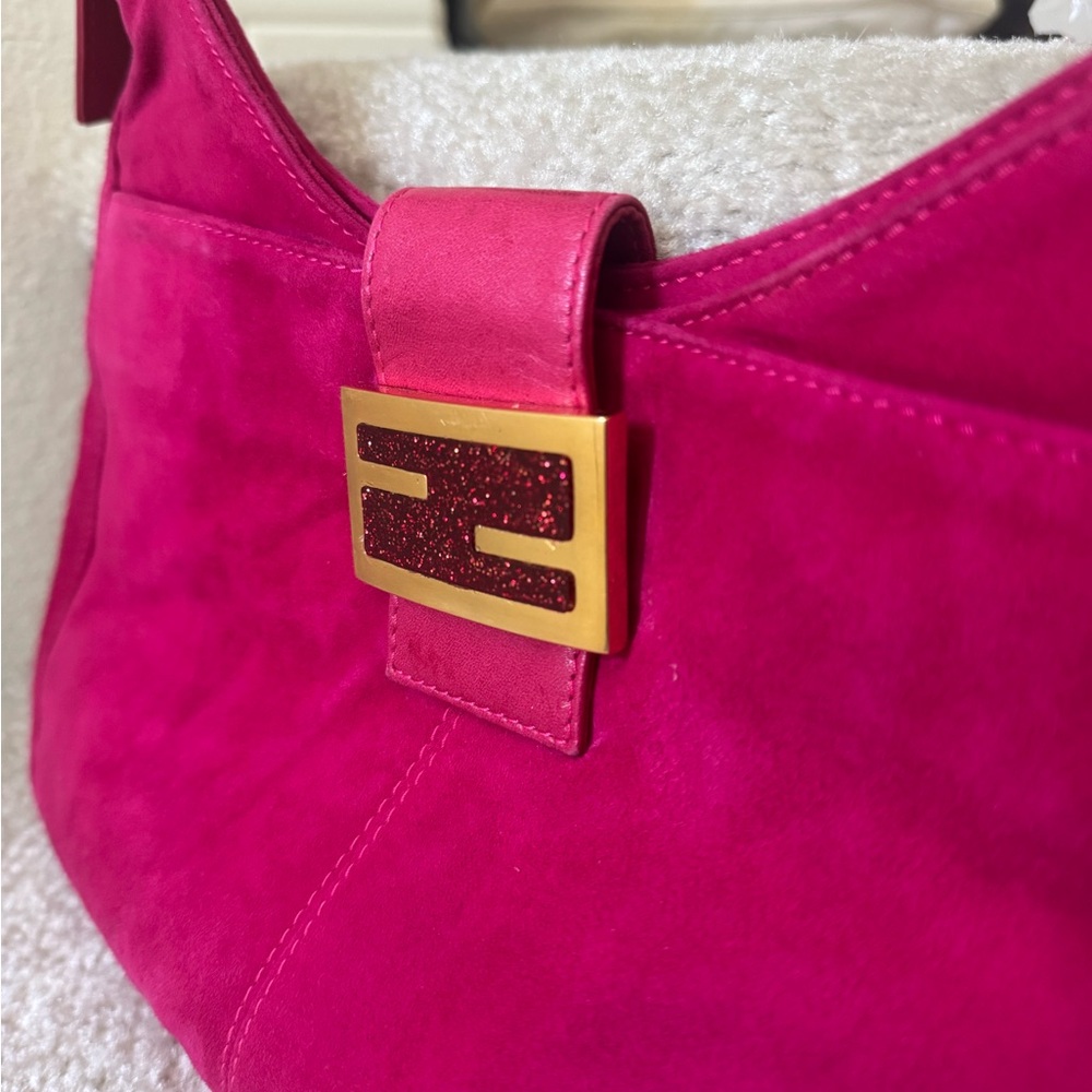 Fendi mamma baguette shoulder hobo bag in pink suede with glittery FF buckle - Picture 7 of 16